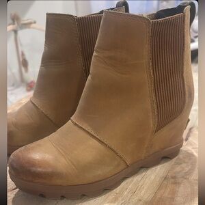 Women’s Sorel caramel leather booties